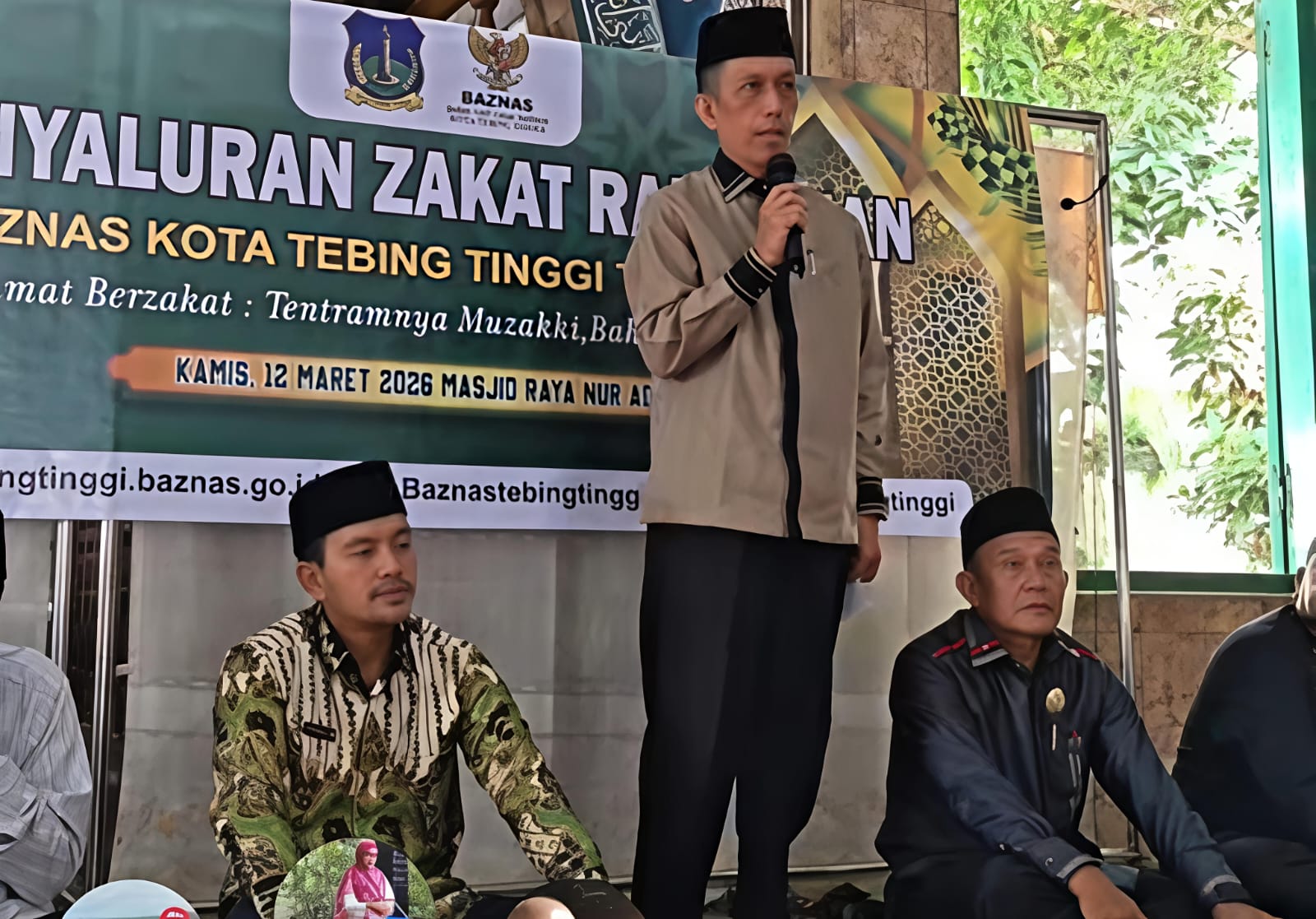 Walikota Tebingtinggi Iman Irdian Salurkan Zakat 1447 H, "Nikmat Berzakat, Tentramnya Muzakki, Bahagianya Mustahik" - IMG 20260314 WA0020