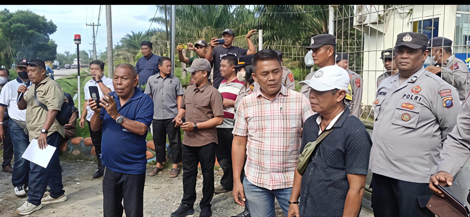 Lapor Pak Presiden, Direksi PTPN IV Palmco Terus Umbar Janji, Tak Bayarkan Uang Beras Pecat Saja ! 4 Lapor Pak Presiden, Direksi PTPN IV Palmco Terus Umbar Janji, Tak Bayarkan Uang Beras Pecat Saja ! - IMG 20260316 WA0002