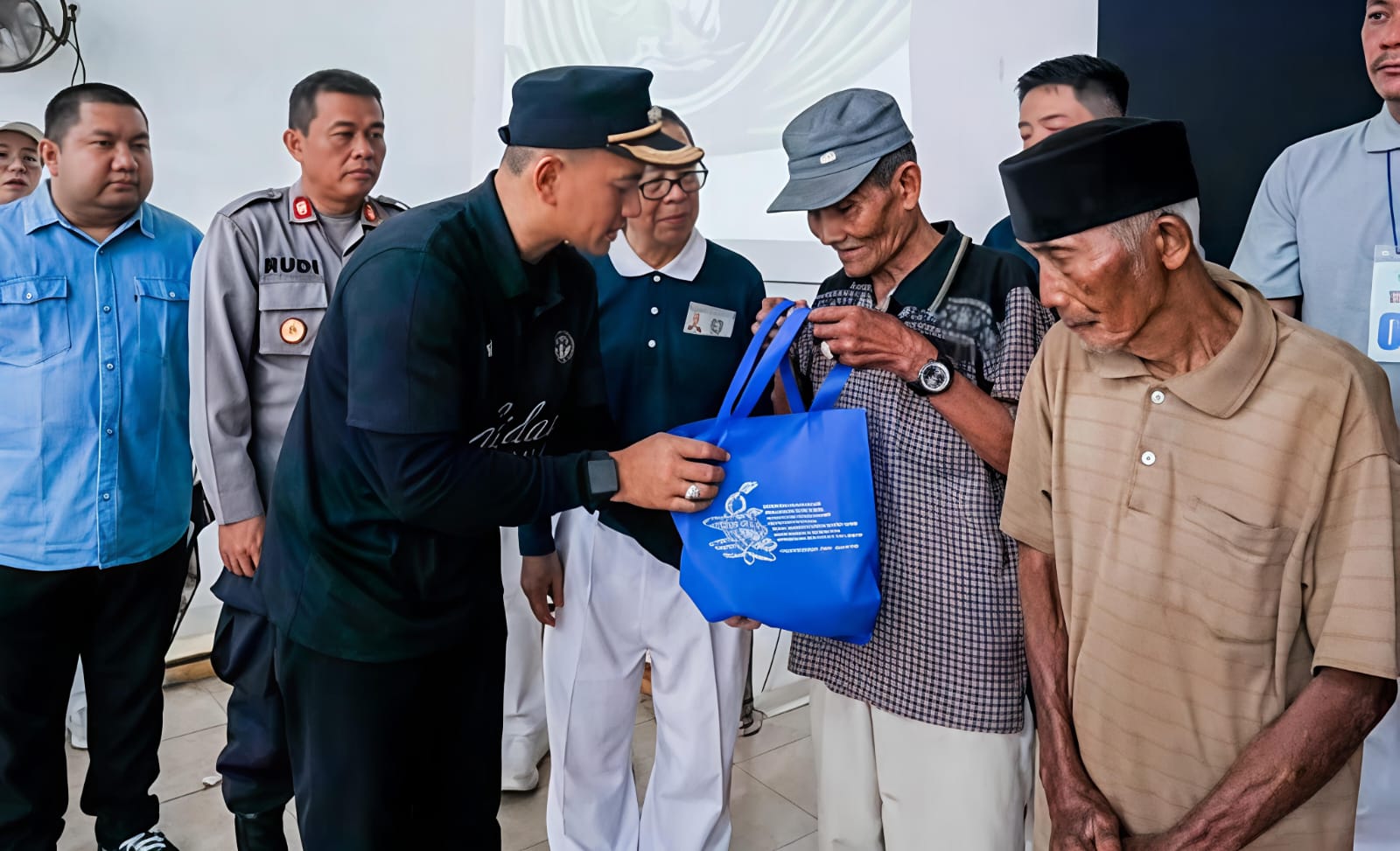 Walikota Tebingtinggi H. Iman Irdian Saragih Hadiri Giat Baksos "Sembako Cinta" Buddha Tzu Chi Indonesia 4 Walikota Tebingtinggi H. Iman Irdian Saragih Hadiri Giat Baksos "Sembako Cinta" Buddha Tzu Chi Indonesia - IMG 20260317 WA0002