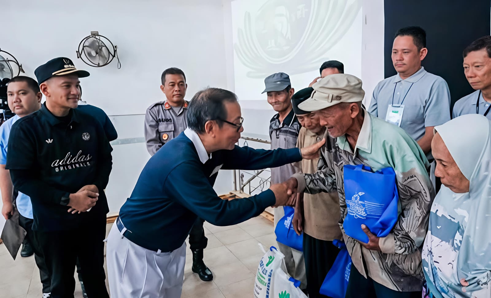 Walikota Tebingtinggi H. Iman Irdian Saragih Hadiri Giat Baksos "Sembako Cinta" Buddha Tzu Chi Indonesia 7 Walikota Tebingtinggi H. Iman Irdian Saragih Hadiri Giat Baksos "Sembako Cinta" Buddha Tzu Chi Indonesia - IMG 20260317 WA0005