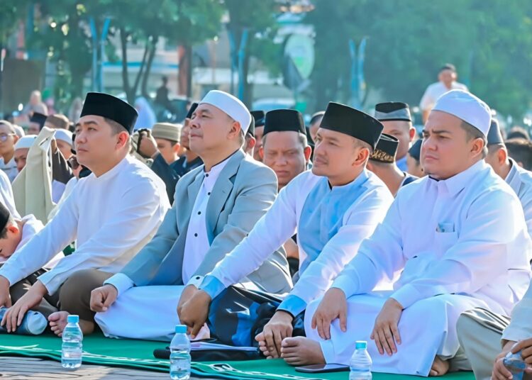 Walikota Tebingtinggi Dan Wakil Walikota Tampil Bersama Dalam Sholat Idul Fithri 1447 Hijriah Membaur Dengan Ribuan Warga Di Tanah Lapang Merdeka 2 Walikota Tebingtinggi Dan Wakil Walikota Tampil Bersama Dalam Sholat Idul Fithri 1447 Hijriah Membaur Dengan Ribuan Warga Di Tanah Lapang Merdeka
