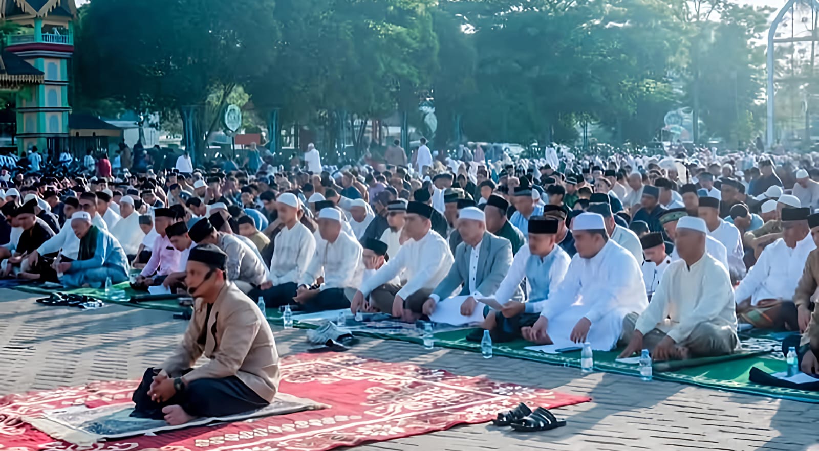 Walikota Tebingtinggi Dan Wakil Walikota Tampil Bersama Dalam Sholat Idul Fithri 1447 Hijriah Membaur Dengan Ribuan Warga Di Tanah Lapang Merdeka 4 Walikota Tebingtinggi Dan Wakil Walikota Tampil Bersama Dalam Sholat Idul Fithri 1447 Hijriah Membaur Dengan Ribuan Warga Di Tanah Lapang Merdeka - IMG 20260322 WA0011
