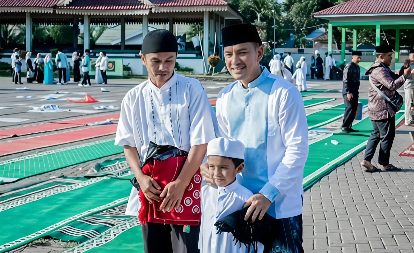 Walikota Tebingtinggi Dan Wakil Walikota Tampil Bersama Dalam Sholat Idul Fithri 1447 Hijriah Membaur Dengan Ribuan Warga Di Tanah Lapang Merdeka 5 Walikota Tebingtinggi Dan Wakil Walikota Tampil Bersama Dalam Sholat Idul Fithri 1447 Hijriah Membaur Dengan Ribuan Warga Di Tanah Lapang Merdeka - IMG 20260322 WA0012