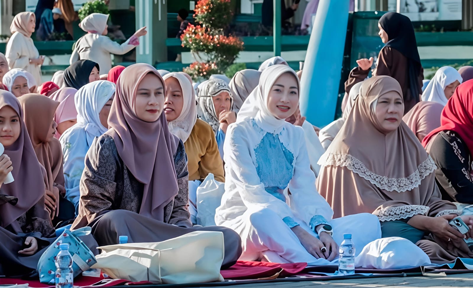 Walikota Tebingtinggi Dan Wakil Walikota Tampil Bersama Dalam Sholat Idul Fithri 1447 Hijriah Membaur Dengan Ribuan Warga Di Tanah Lapang Merdeka 9 Walikota Tebingtinggi Dan Wakil Walikota Tampil Bersama Dalam Sholat Idul Fithri 1447 Hijriah Membaur Dengan Ribuan Warga Di Tanah Lapang Merdeka - IMG 20260322 WA0016