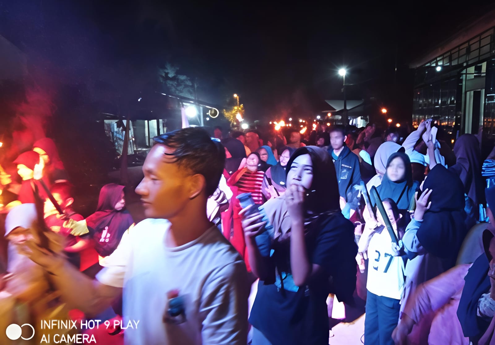 Gema Takbir Idul Fithri Membahana Di Silang Empat Cubadak Barat, Sumbar, Berlangsung Meriah dengan Pawai Ratusan Obor 3 Gema Takbir Idul Fithri Membahana Di Silang Empat Cubadak Barat, Sumbar, Berlangsung Meriah dengan Pawai Ratusan Obor - IMG 20260322 WA0019