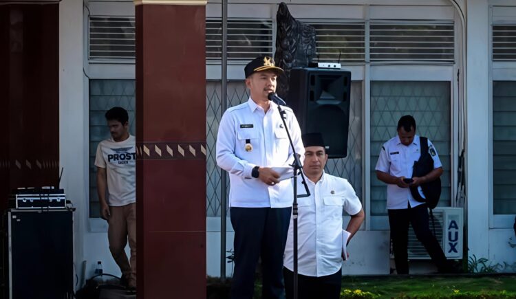 Walikota Pimpin Apel Gabungan ASN Pemko Tebingtinggi, Kehadiran Pasca Lebaran 90 Persen 2 Walikota Pimpin Apel Gabungan ASN Pemko Tebingtinggi, Kehadiran Pasca Lebaran 90 Persen