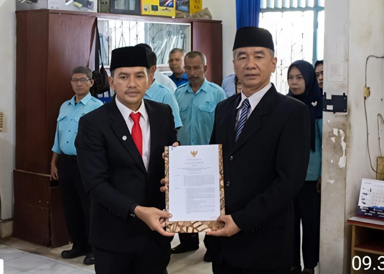 Walikota H. Iman Irdian Saragih Lantik Erwin Suheri Damanik Sebagai Dewas Perumda Tirta Bulian Tebingtinggi