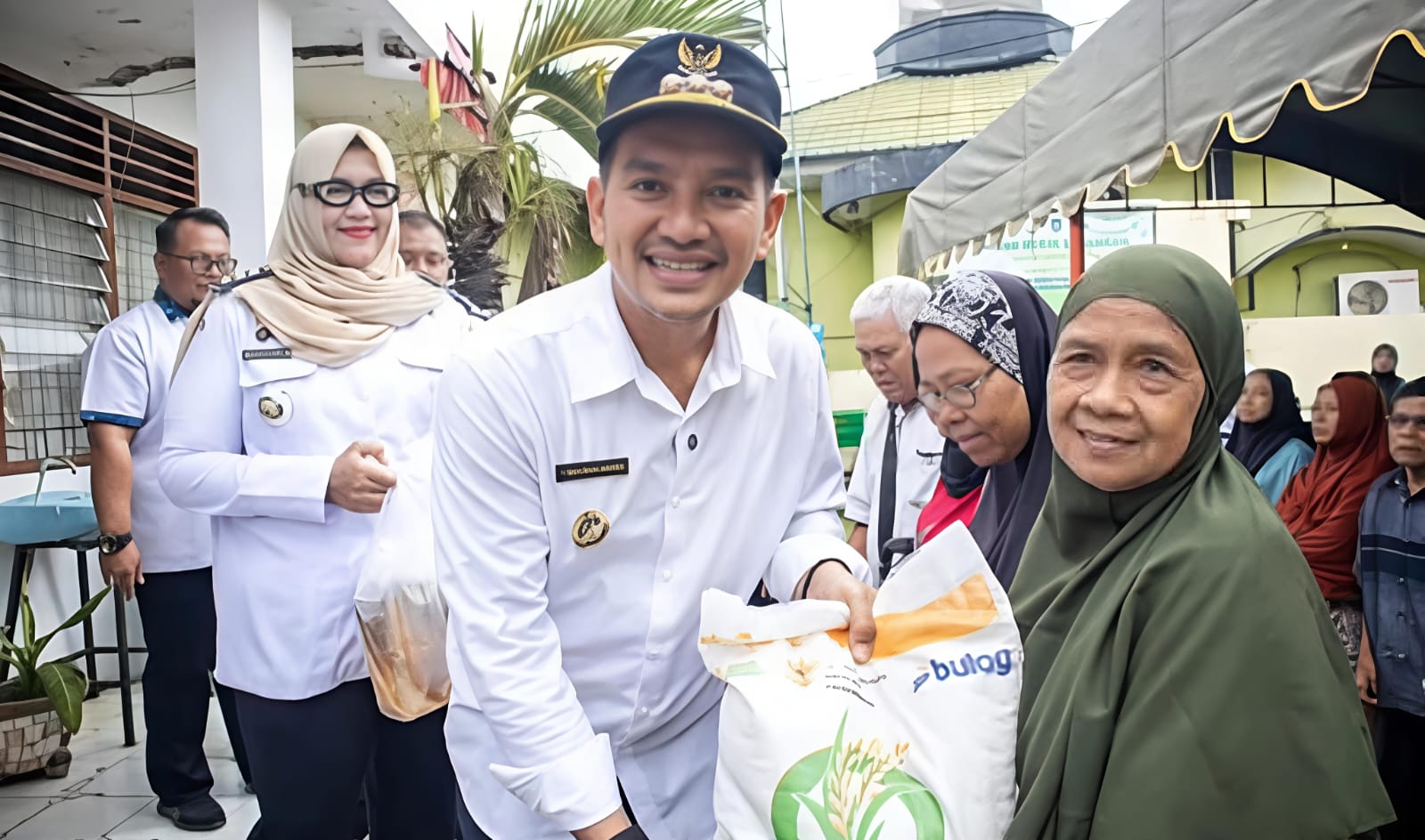 Walikota Tebingtinggi H. Iman Irdian Saragih Mengimbau Penerima Manfaat Yang Kondisi Ekonominya Membaik, Punya Kesadaran Mengalihkan Bantuan Pada Warga Lain 4 Walikota Tebingtinggi H. Iman Irdian Saragih Mengimbau Penerima Manfaat Yang Kondisi Ekonominya Membaik, Punya Kesadaran Mengalihkan Bantuan Pada Warga Lain - IMG 20260402 WA0011