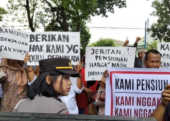 Pensiunan PTPN IV Palmco Unjukrasa Tuntut Uang Beras Di Kanpus Regional 2 Medan, Minta CEO DANANTARA Pecat Jatmiko