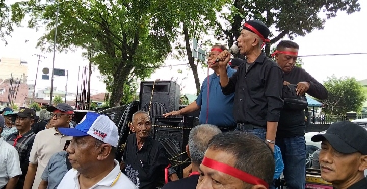 Pensiunan PTPN IV Palmco Unjukrasa Tuntut Uang Beras Di Kanpus Regional 2 Medan, Minta CEO DANANTARA Pecat Jatmiko - IMG 20260406 WA0004