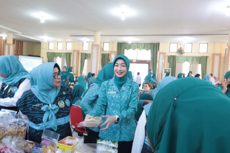 Ketua TP PKK Tebingtinggi Ny. Hj. Susmira Wanti Iman Irdian Sambut Tim Supervisi Penilaian HKG Provsu 2 Ketua TP PKK Tebingtinggi Ny. Hj. Susmira Wanti Iman Irdian Sambut Tim Supervisi Penilaian HKG Provsu