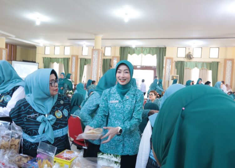 Ketua TP PKK Tebingtinggi Ny. Hj. Susmira Wanti Iman Irdian Sambut Tim Supervisi Penilaian HKG Provsu