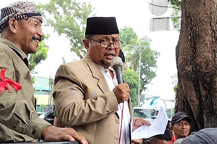 Perwakilan Aksi Unjukrasa Tuntut Uang Beras Pensiunan PTPN IV Palmco Kecewa, Dijanjikan Bertemu Direksi 14 April 2026 Ditunda 6 Perwakilan Aksi Unjukrasa Tuntut Uang Beras Pensiunan PTPN IV Palmco Kecewa, Dijanjikan Bertemu Direksi 14 April 2026 Ditunda - IMG 20260414 WA0008