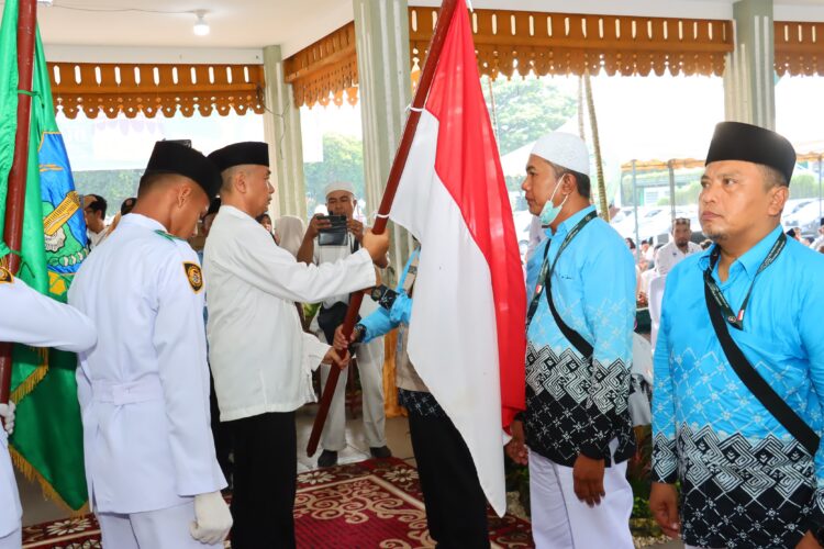 Dari Anjungan Seri Mersing, Sekdako Erwin Suheri Damanik Lepas Keberangkatan 82 Jemaah Haji Kota Tebingtinggi Menuju Tanah Suci 2 Dari Anjungan Seri Mersing, Sekdako Erwin Suheri Damanik Lepas Keberangkatan 82 Jemaah Haji Kota Tebingtinggi Menuju Tanah Suci