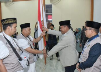 Wabup Deliserdang Lom Lom Suwondo Lepas Jemaah Haji Kloter 15 Menuju Tanah Suci