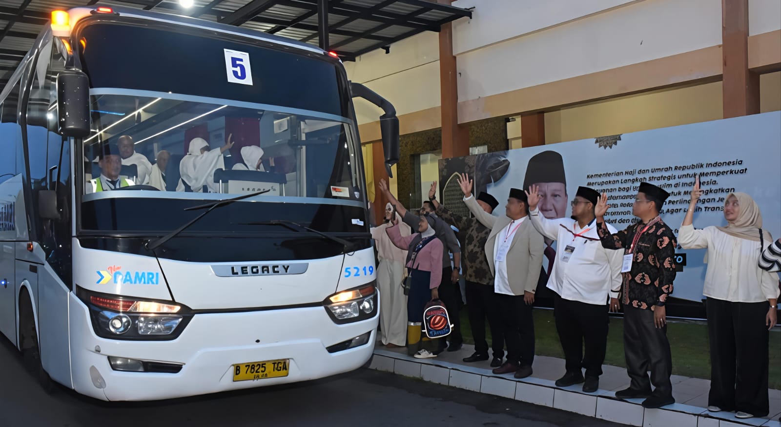 Wabup Deliserdang Lom Lom Suwondo Lepas Jemaah Haji Kloter 15 Menuju Tanah Suci - IMG 20260509 WA0022
