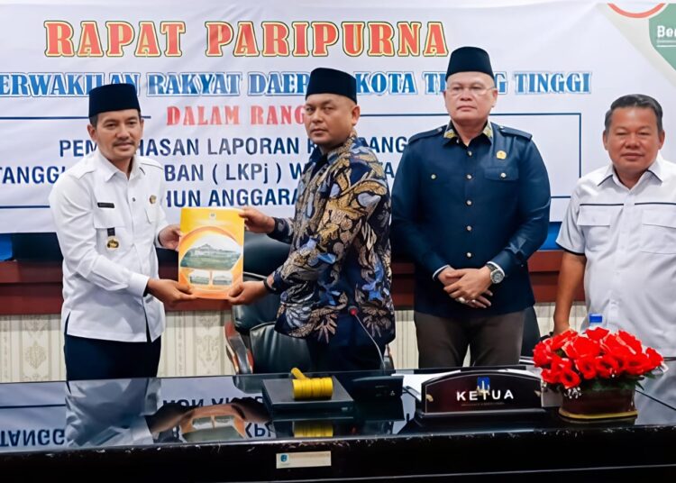 Walikota Tebingtinggi H. Iman Irdian Saragih Terima Rekomendasi LKPJ 2025 Dari DPRD, Akan Segera Ditindaklanjuti