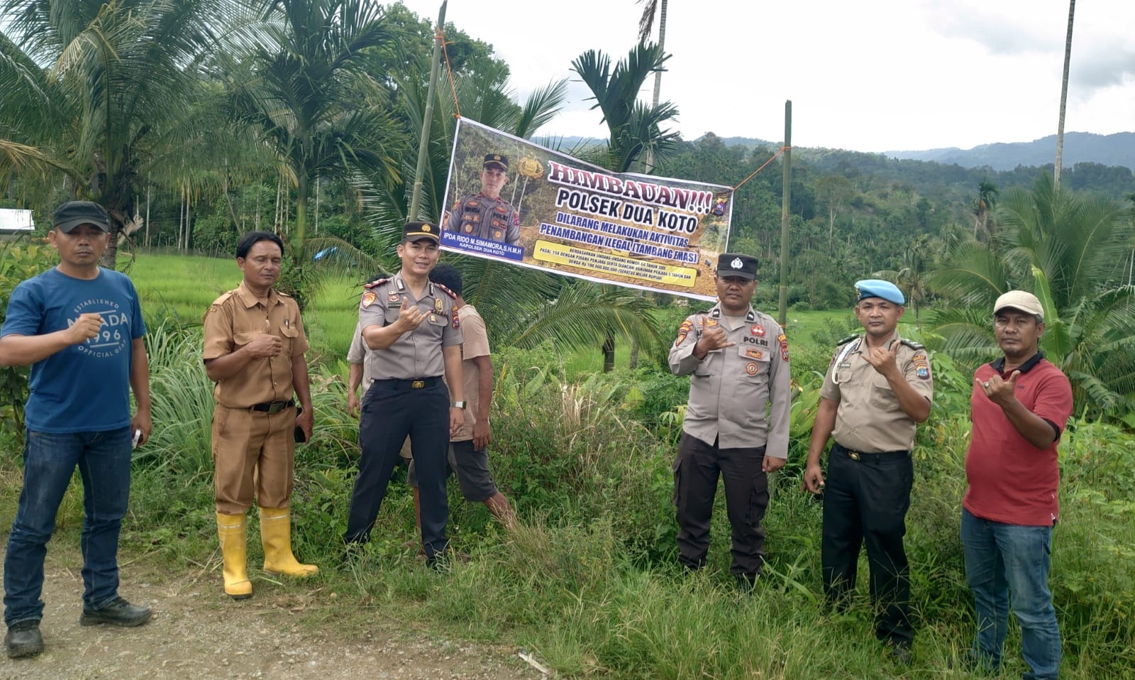 POLSEK DUA KOTO PASANG BALIHO PENCEGAHAN "PETI", WUJUD KOMITMEN JAGA KAMTIBMAS DAN KELESTARIAN LINGKUNGAN 3 POLSEK DUA KOTO PASANG BALIHO PENCEGAHAN "PETI", WUJUD KOMITMEN JAGA KAMTIBMAS DAN KELESTARIAN LINGKUNGAN - IMG 20260521 WA0027