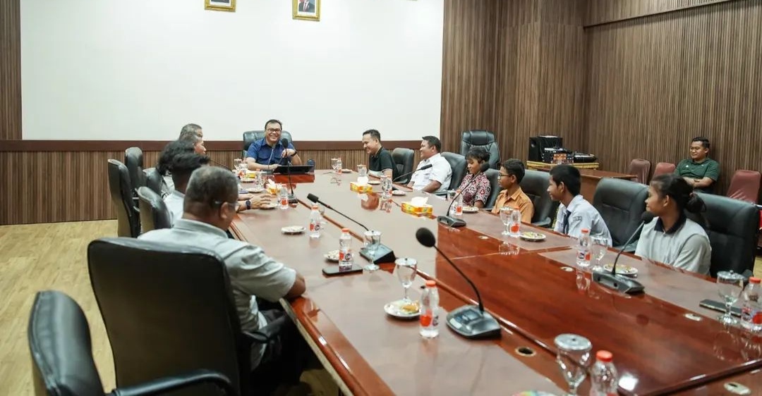 Bupati Asri Ludin Tambunan Lepas 4 Atlet Renang Deli Serdang, Siap Berlaga di Kuala Lumpur 5 Bupati Asri Ludin Tambunan Lepas 4 Atlet Renang Deli Serdang, Siap Berlaga di Kuala Lumpur - IMG 20260524 WA0018