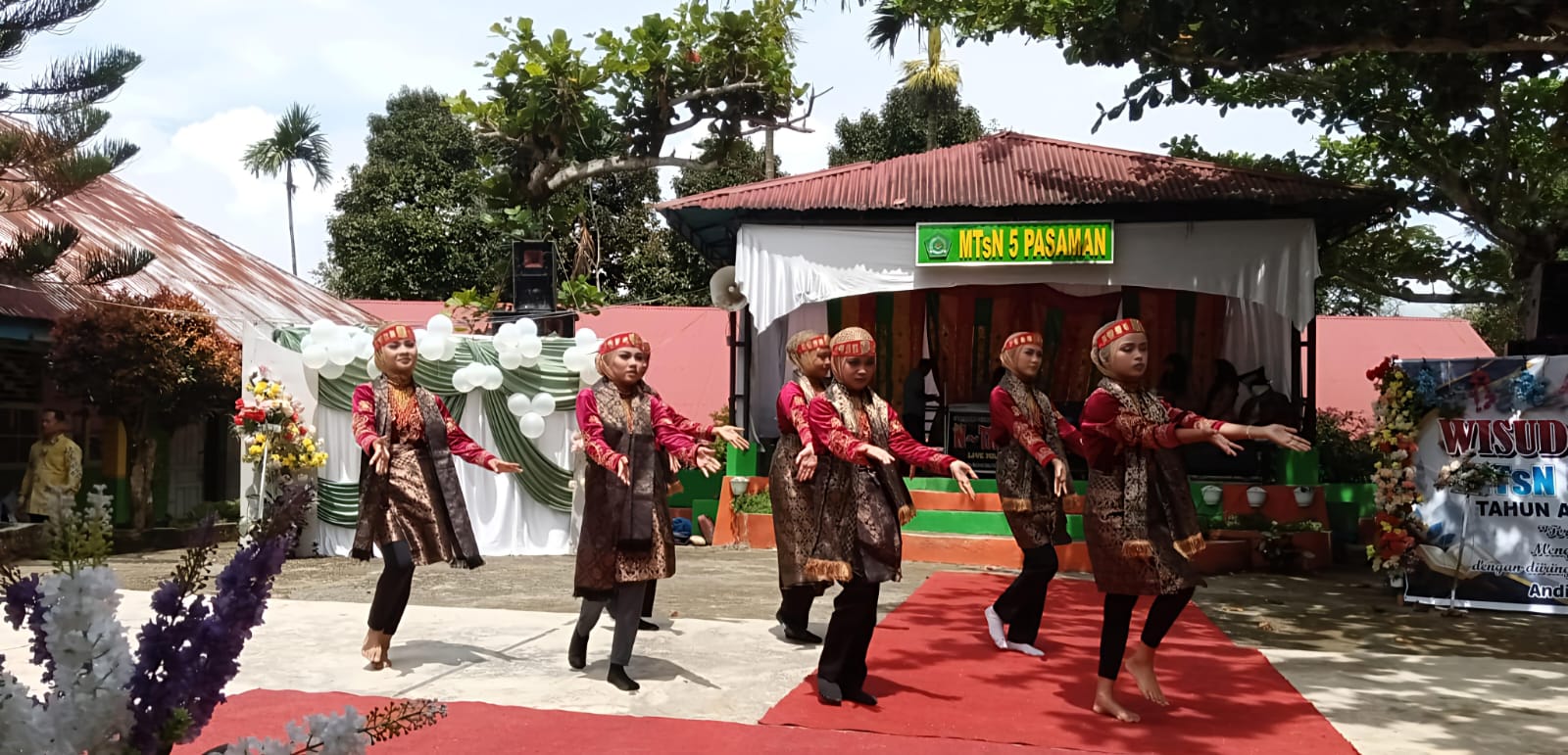 MTsN 5 Pasaman Lepas 182 Siswa Kelas IX Dan Wisudawan Tahfidz, Dalam Suasana Haru Meriah 3 MTsN 5 Pasaman Lepas 182 Siswa Kelas IX Dan Wisudawan Tahfidz, Dalam Suasana Haru Meriah - IMG 20260524 WA0035