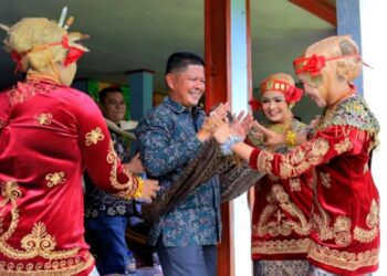 Bupati Pasaman Welly Suhery Manortor Di Duo Koto, Tegaskan Komitmen Menjaga Adat Dan Membangun Generasi Berkarakter
