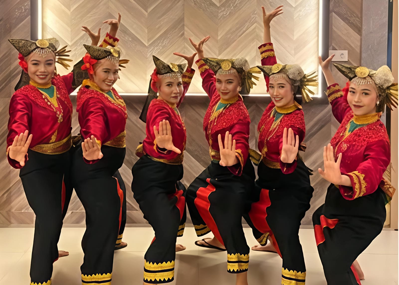 Bupati Pasaman Welly Suhery Manortor Di Duo Koto, Tegaskan Komitmen Menjaga Adat Dan Membangun Generasi Berkarakter 3 Bupati Pasaman Welly Suhery Manortor Di Duo Koto, Tegaskan Komitmen Menjaga Adat Dan Membangun Generasi Berkarakter - IMG 20260525 WA0002