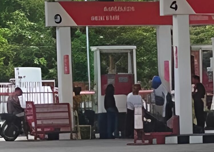SPBU 14.206.202 Kelurahan Lalang Kota Tebing Tinggi, Layani Pembeli Pertalite Dengan Sepedamotor Thunder Berulangkali