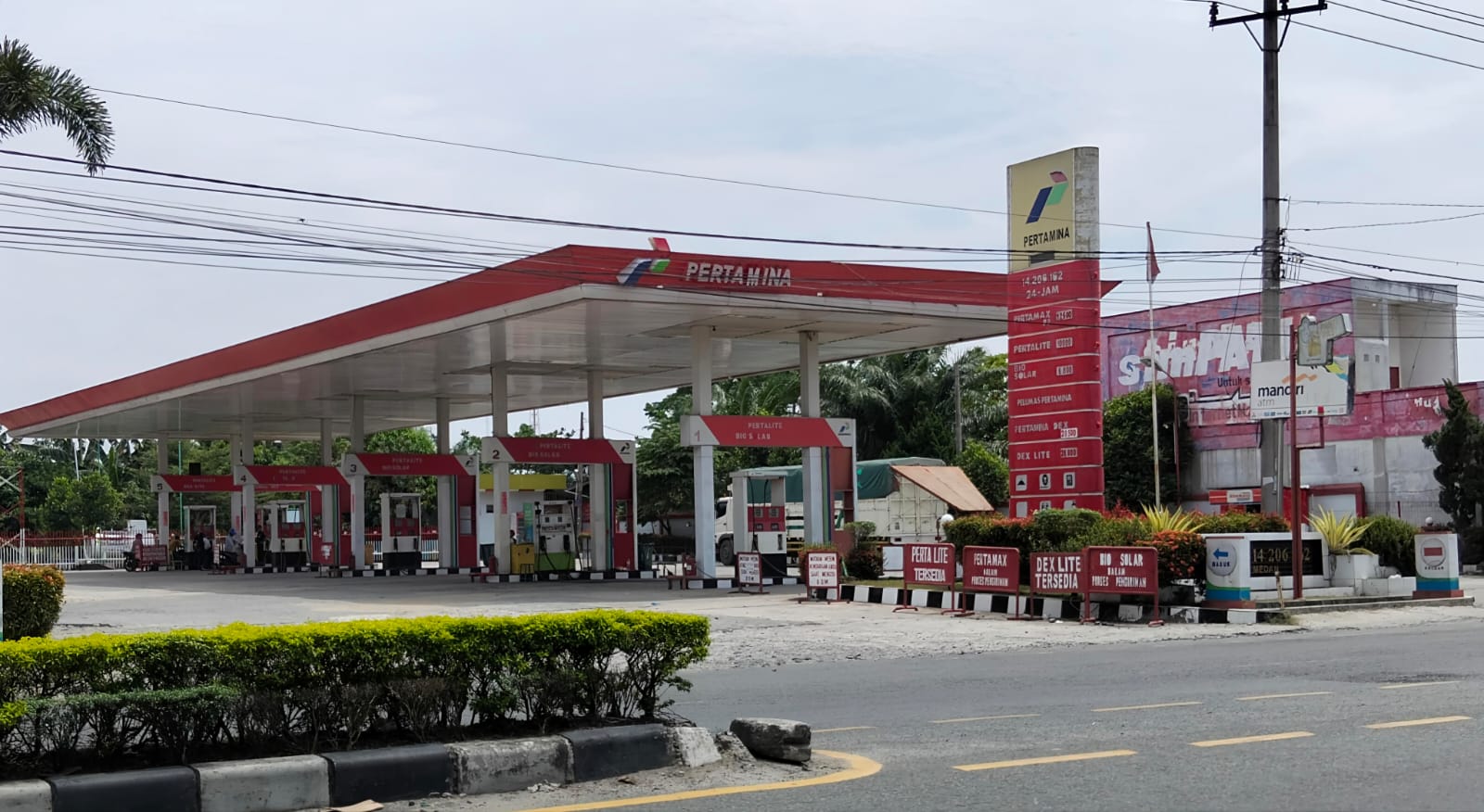 SPBU 14.206.202 Kelurahan Lalang Kota Tebing Tinggi, Layani Pembeli Pertalite Dengan Sepedamotor Thunder Berulangkali - IMG 20260525 WA0005