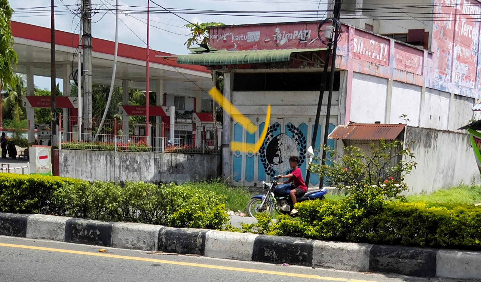 SPBU 14.206.202 Kelurahan Lalang Kota Tebing Tinggi, Layani Pembeli Pertalite Dengan Sepedamotor Thunder Berulangkali - IMG 20260525 WA0007