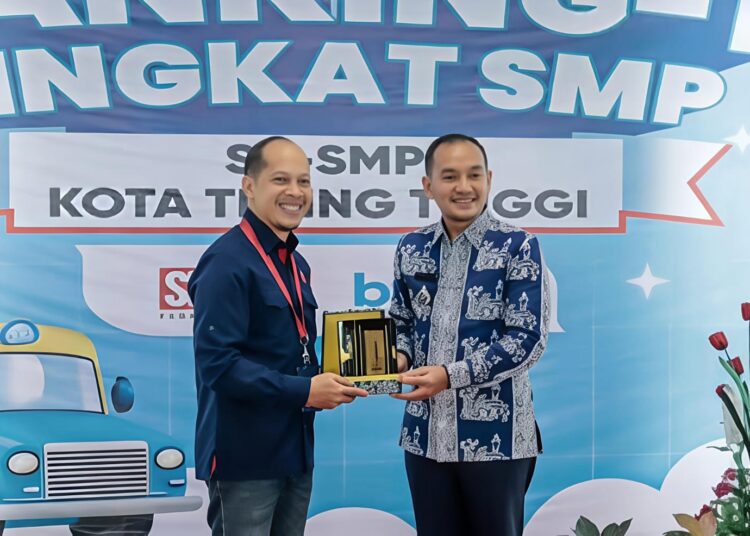 Buka Kompetisi "Ranking 1" Kota Tebing Tinggi, Wali Kota : Penting Pendidikan Berbasis Teknologi Digital 2 Buka Kompetisi “Ranking 1” Kota Tebing Tinggi, Wali Kota : Penting Pendidikan Berbasis Teknologi Digital