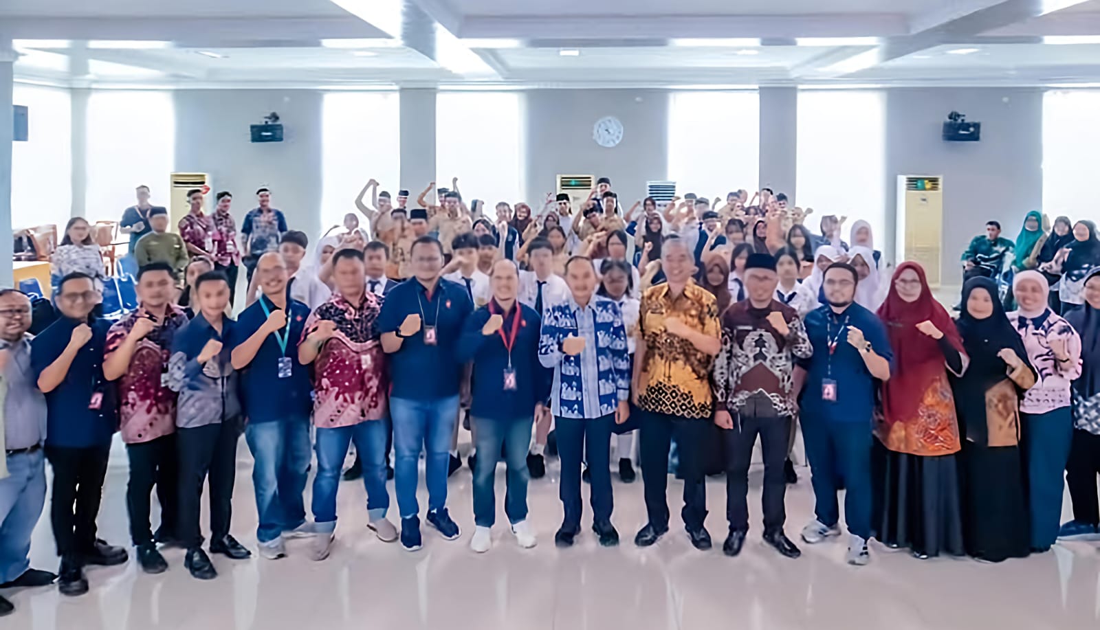 Buka Kompetisi "Ranking 1" Kota Tebing Tinggi, Wali Kota : Penting Pendidikan Berbasis Teknologi Digital 6 Buka Kompetisi "Ranking 1" Kota Tebing Tinggi, Wali Kota : Penting Pendidikan Berbasis Teknologi Digital - IMG 20260525 WA0031
