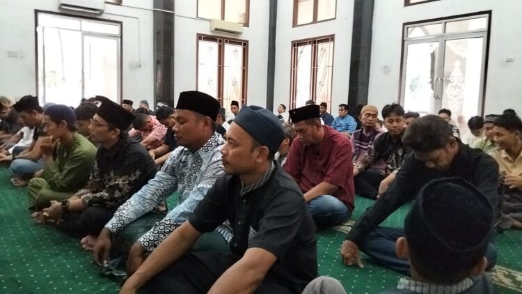 Sholat Idul Adha Di Masjid Al-Ihsan Wannajah Kebun Rambutan, Ustadz Supriadi : Tujuan Hidup Didunia Beribadah Kepada Allah SWT 2 Sholat Idul Adha Di Masjid Al-Ihsan Wannajah Kebun Rambutan, Ustadz Supriadi : Tujuan Hidup Didunia Beribadah Kepada Allah SWT