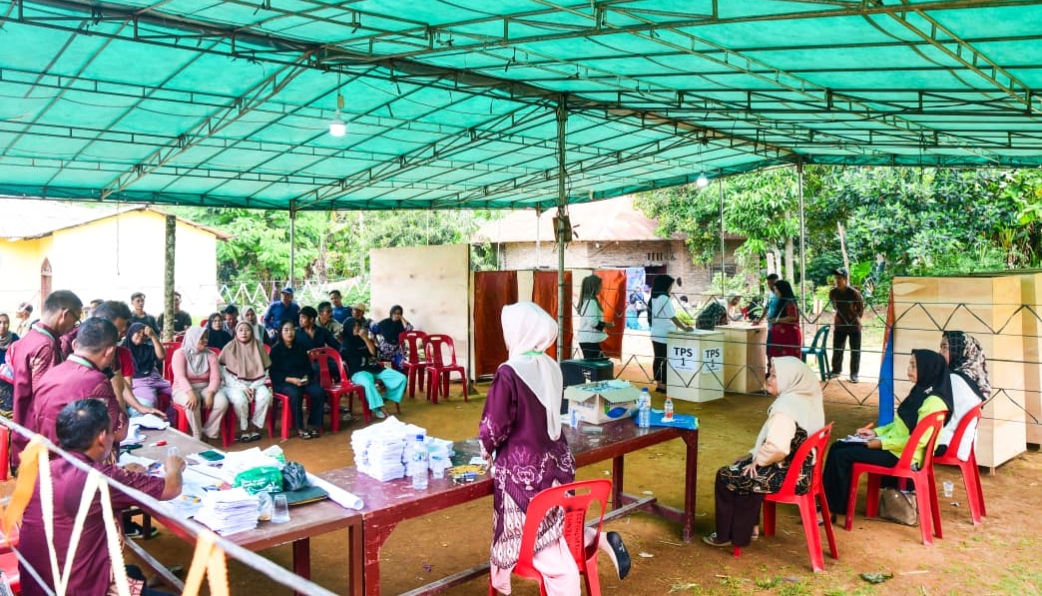 Pilkades Di Pasar VI Kuala Namu Berlangsung Tertib dan Lancar, Sekdakab Deli Serdang Dedi Maswardy Tinjau Beberapa TPS - IMG 20260602 WA0030