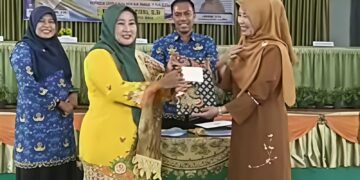 Di Bawah Kepemimpinan Eman Laeli Fitri, SMAN 1 Talamau Ukir Prestasi Gemilang Raih Juara Umum Olimpiade OSN