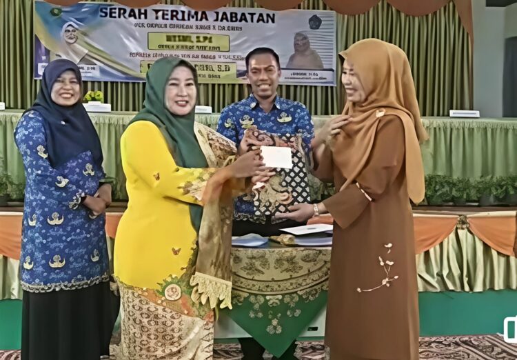 Di Bawah Kepemimpinan Eman Laeli Fitri, SMAN 1 Talamau Ukir Prestasi Gemilang Raih Juara Umum Olimpiade OSN 2 Di Bawah Kepemimpinan Eman Laeli Fitri, SMAN 1 Talamau Ukir Prestasi Gemilang Raih Juara Umum Olimpiade OSN
