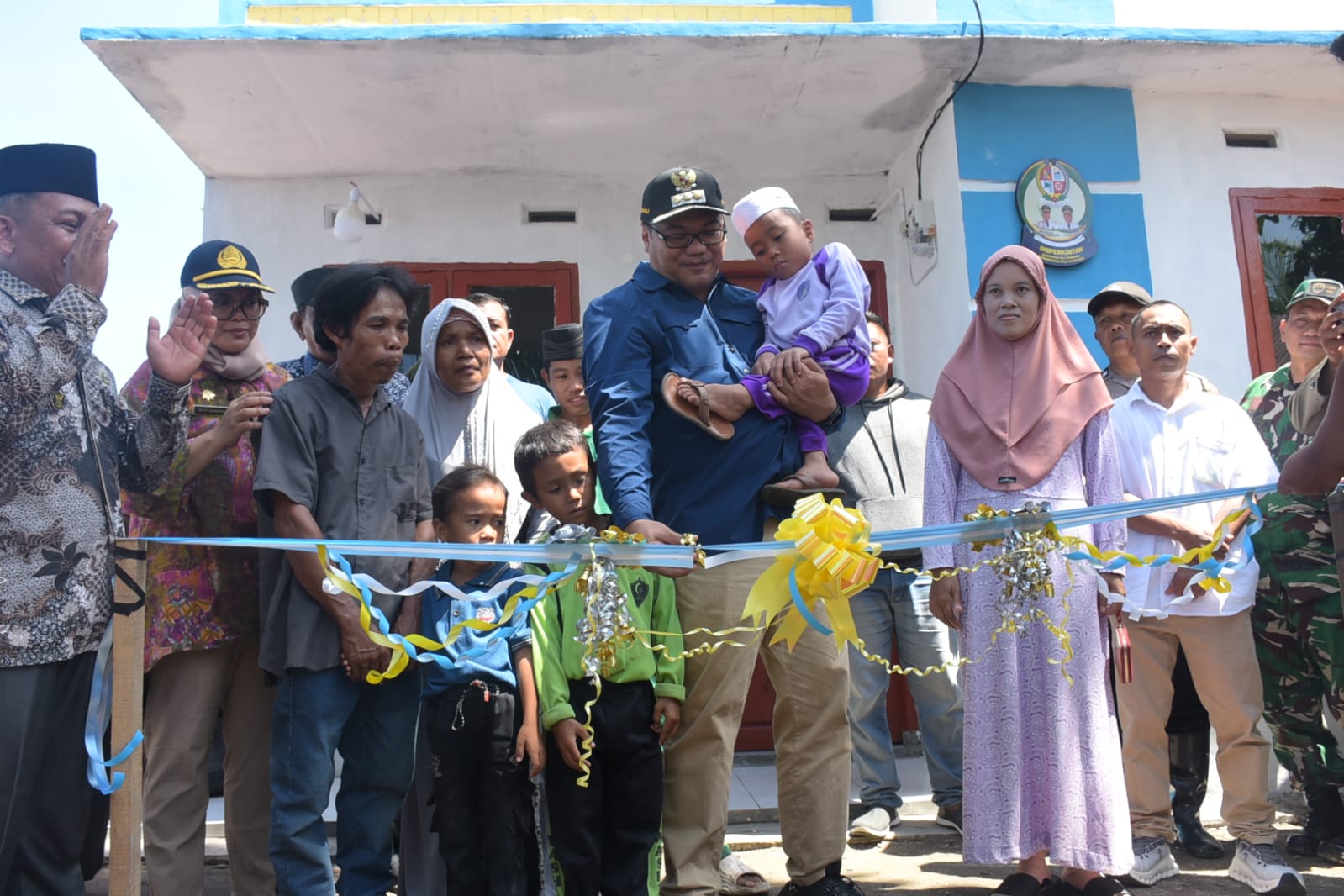 SERAHKAN KUNCI RUMAH DAN SERTIFIKAT TANAH, Bupati Asri Ludin Tambunan : Rumah Yang Sudah Layak Huni Agar Dijaga Dan Dirawat - IMG 20260605 WA0015