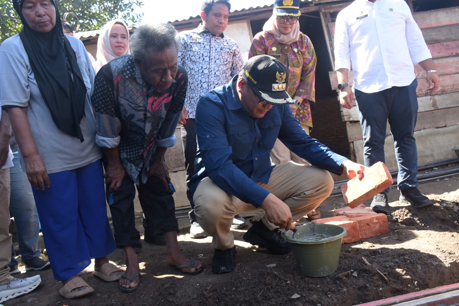 SERAHKAN KUNCI RUMAH DAN SERTIFIKAT TANAH, Bupati Asri Ludin Tambunan : Rumah Yang Sudah Layak Huni Agar Dijaga Dan Dirawat - IMG 20260605 WA0016