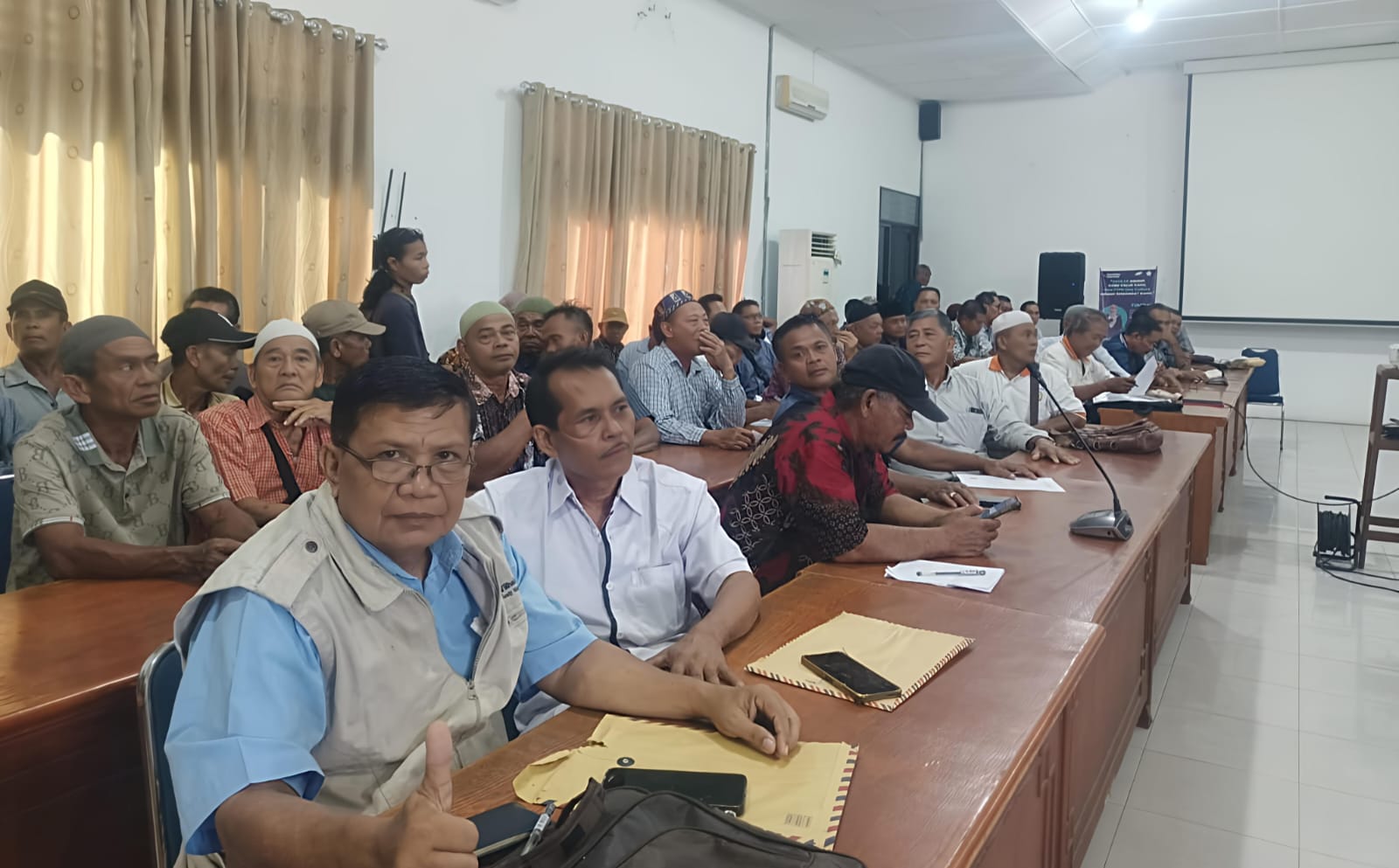 PENGURUS P3RI CABANG PTPN IV REGIONAL I MEDAN ROADSHOW KE KEBUN - KEBUN 4 Pengurus P3RI Cabang PTPN IV Palmco melakukan sosialisasi pembayaran catu beras di kebun Batang Toru