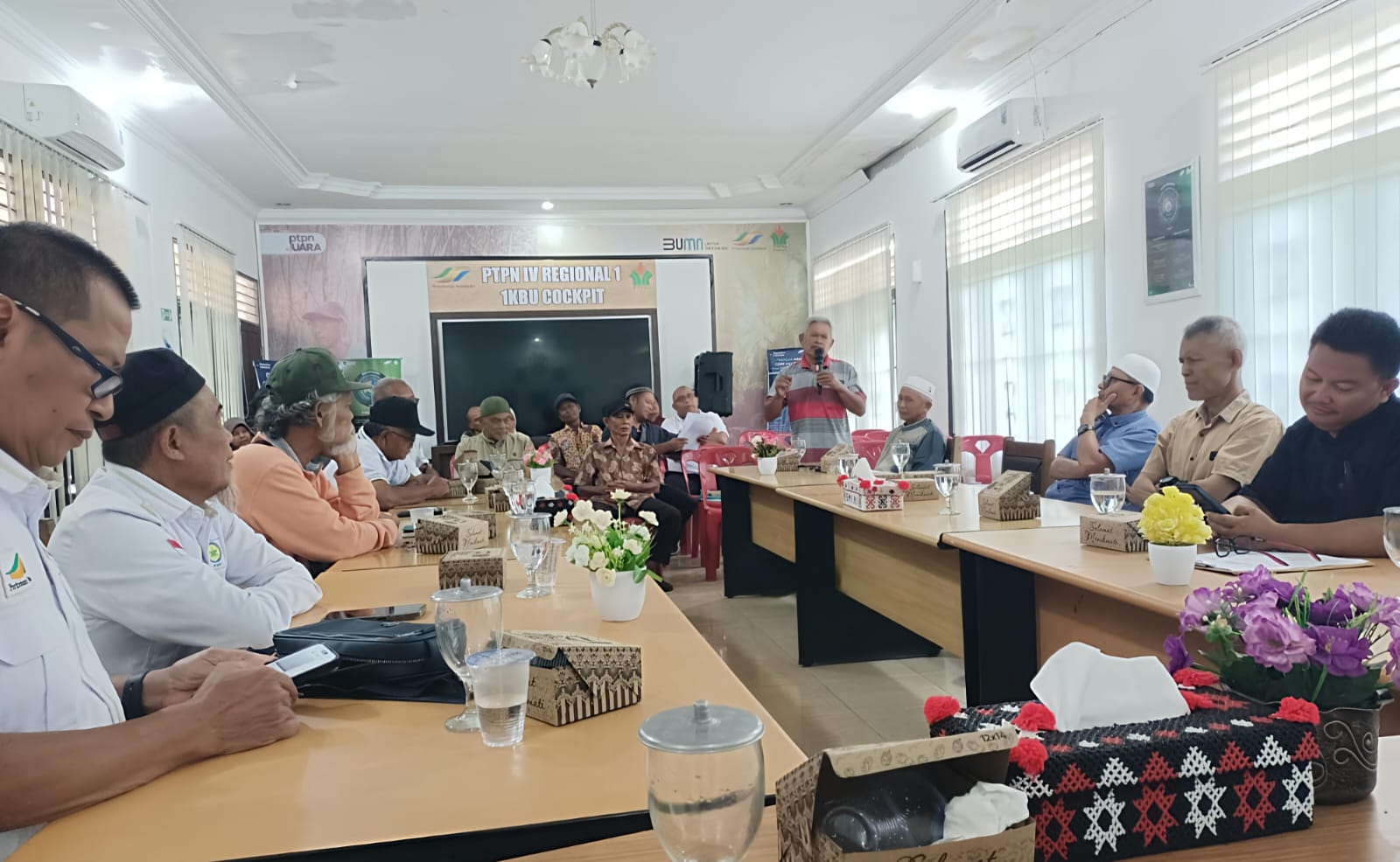 PENGURUS P3RI CABANG PTPN IV REGIONAL I MEDAN ROADSHOW KE KEBUN - KEBUN 9 Pengurus P3RI Cabang PTPN IV Palmco melakukan sosialisasi pembayaran catu beras di kebun Batang Toru