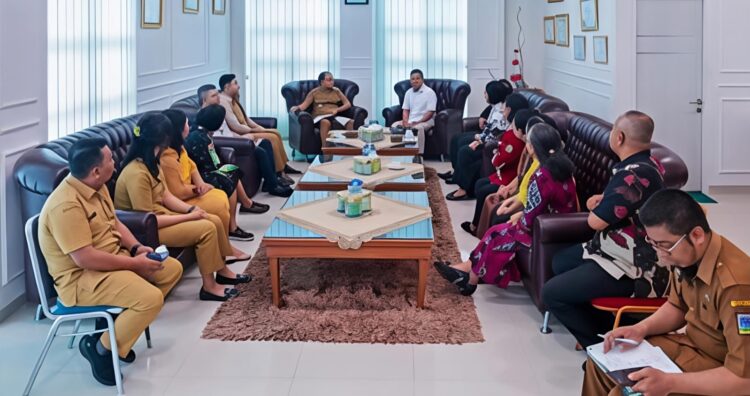 Walikota Tebing Tinggi H. Iman Irdian Saragih Terima Audiensi Panitia Pesparawi GKPS Distrik V