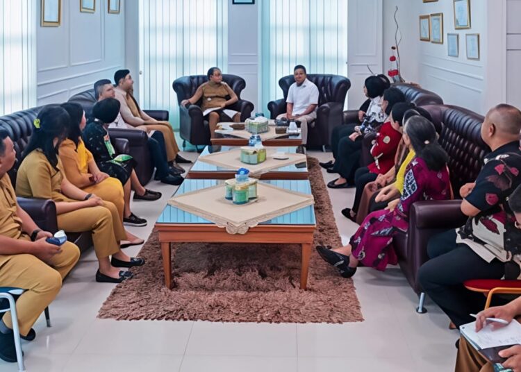 Walikota Tebing Tinggi H. Iman Irdian Saragih Terima Audiensi Panitia Pesparawi GKPS Distrik V 2 Walikota Tebing Tinggi H. Iman Irdian Saragih Terima Audiensi Panitia Pesparawi GKPS Distrik V