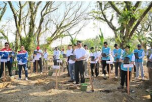 Gubernur Sumatera Barat Mahyeldi Tegaskan Pemulihan Lingkungan Tak Bisa Ditunda, Pimpin Gerakan Penanaman 1.000 Pohon di Hutan Kota Malvinas 3 Gubernur Sumatera Barat Mahyeldi Tegaskan Pemulihan Lingkungan Tak Bisa Ditunda, Pimpin Gerakan Penanaman 1.000 Pohon di Hutan Kota Malvinas - IMG 20260613 WA0003