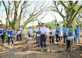 Gubernur Sumatera Barat Mahyeldi Tegaskan Pemulihan Lingkungan Tak Bisa Ditunda, Pimpin Gerakan Penanaman 1.000 Pohon di Hutan Kota Malvinas