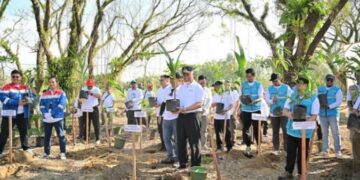 Gubernur Sumatera Barat Mahyeldi Tegaskan Pemulihan Lingkungan Tak Bisa Ditunda, Pimpin Gerakan Penanaman 1.000 Pohon di Hutan Kota Malvinas