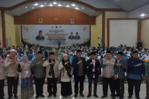 Wakil Bupati Deli Serdang Lom Lom Suwondo Sambut Kepulangan Jemaah Haji Kloter 15 Embarkasi Kuala Namu 5 Wakil Bupati Deli Serdang Lom Lom Suwondo Sambut Kepulangan Jemaah Haji Kloter 15 Embarkasi Kuala Namu - IMG 20260619 WA0025