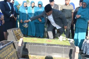 Menyambut Hari Ulang Tahun (HUT) Ke-80 Kabupaten Deli Serdang, Wabup Lom Lom Suwondo Ziarah Ke Makam Alm. H. Abdul Hafid - IMG 20260625 WA0084