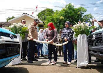 KUNJUNGAN KERJA BUPATI DELI SERDANG ASRI LUDIN KE PANCUR BATU, Tinjau pengaspalan jalan, korban angin puting beliung, fasilitas kesehatan dan perumahan