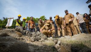 Bupati Deli Serdang dr. H. Asri Ludin Tambunan, Melakukan Peletakan Batu Pertama Rehabilitasi Dan Pembangunan Fasilitas SDN 108076 Tanjung Selamat - IMG 20260610 122447