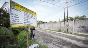 BUPATI DELI SERDANG TINJAU PENGASPALAN JALAN PALUH GELOMBANG TANJUNG SELAMAT  - IMG 20260610 132500