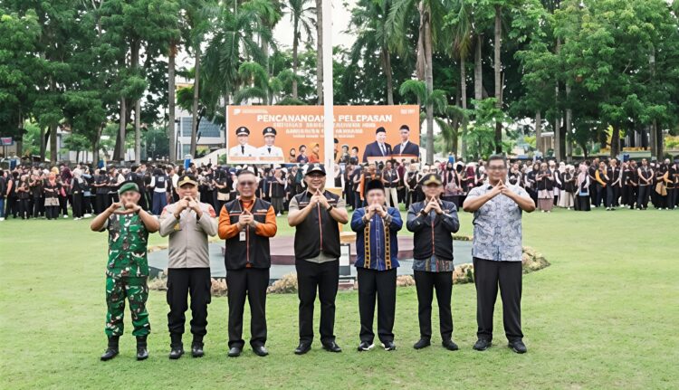 PEMKAB DELI SERDANG LEPAS 1555 PETUGAS SENSUS EKONOMI KELAPANGAN, Bupati Ingatkan Petugas Bekerja Jujur Dan Profesional